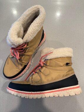 Sorel Sz 8 Waterproof Winter Boot with Sherpa Collar
